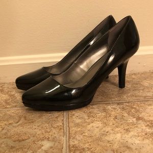 Bandolino Women’s Black Patent Pumps